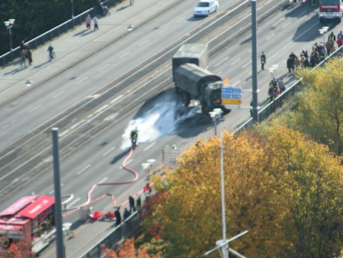 Unfallstelle aus der Vogelperspektive,Beginn des Legen de Schaumteppichs